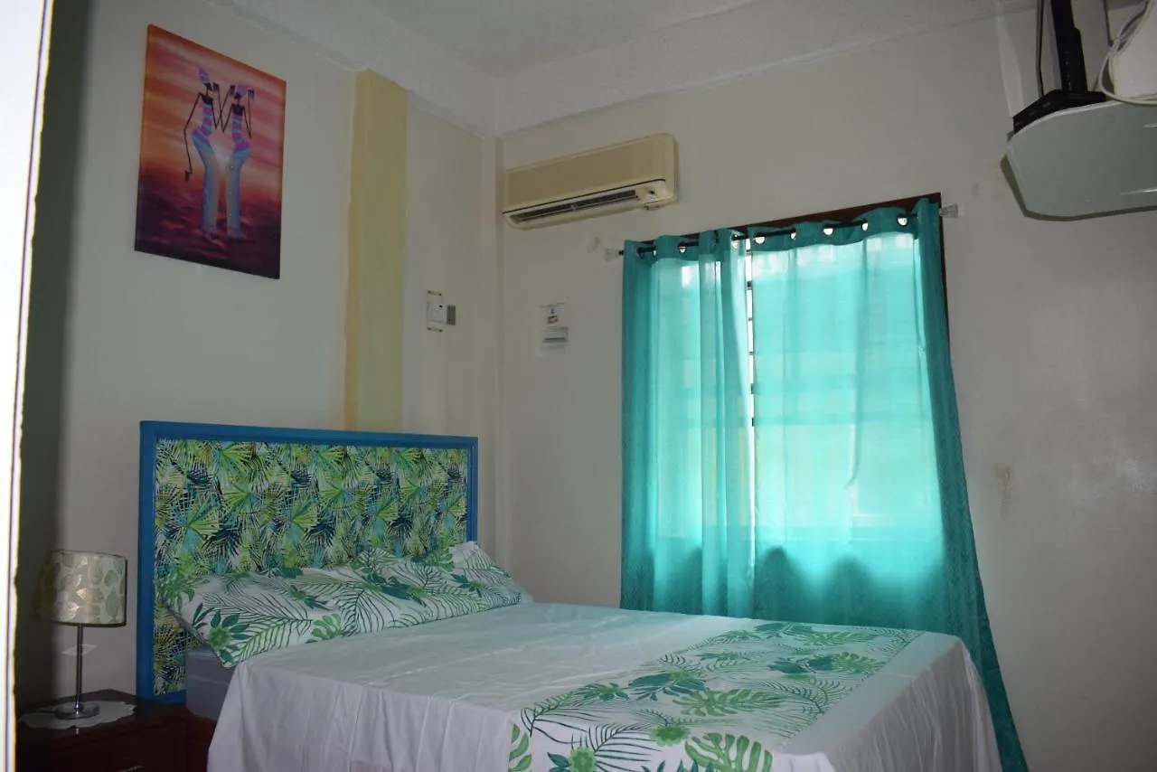 Tropical Breeze Vacation Home And Apartments Gros Islet 2*,  Saint Lucia