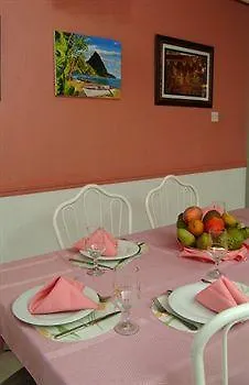 Tropical Breeze Vacation Home And Apartments Gros Islet Guest house