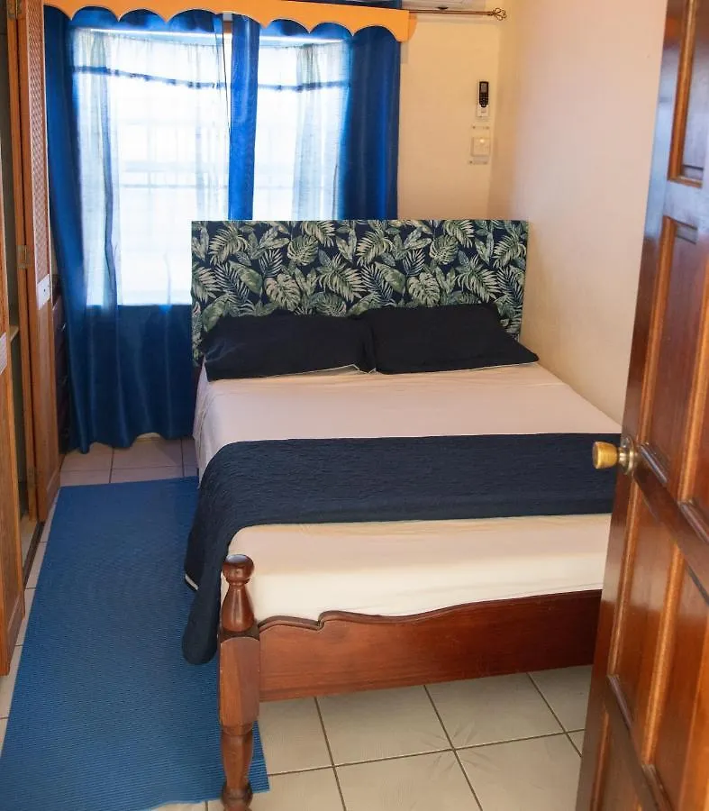 Tropical Breeze Vacation Home And Apartments Gros Islet Guest house