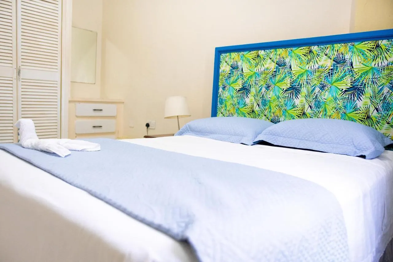 Guest house Tropical Breeze Vacation Home And Apartments Gros Islet