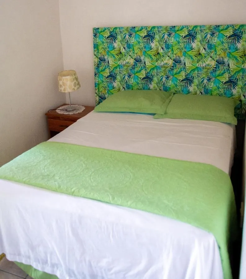 Guest house Tropical Breeze Vacation Home And Apartments Gros Islet